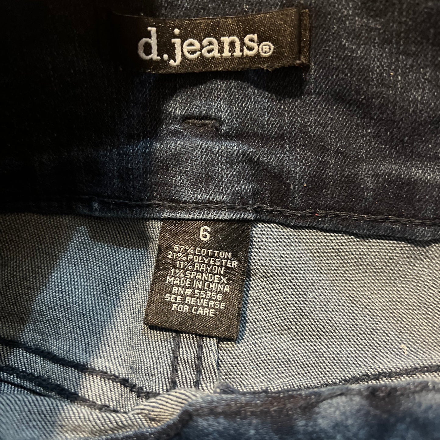 D. Jeans Classic Dark Blue Jean Shorts – Size 6