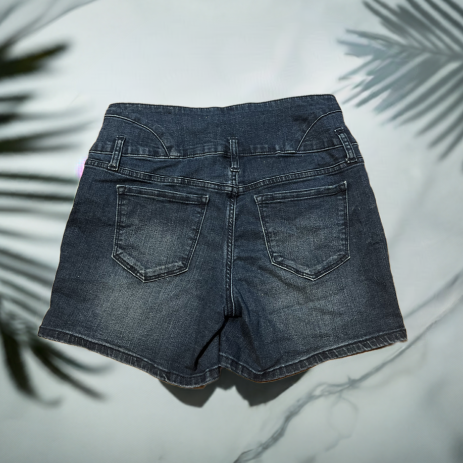 D. Jeans Classic Dark Blue Jean Shorts – Size 6