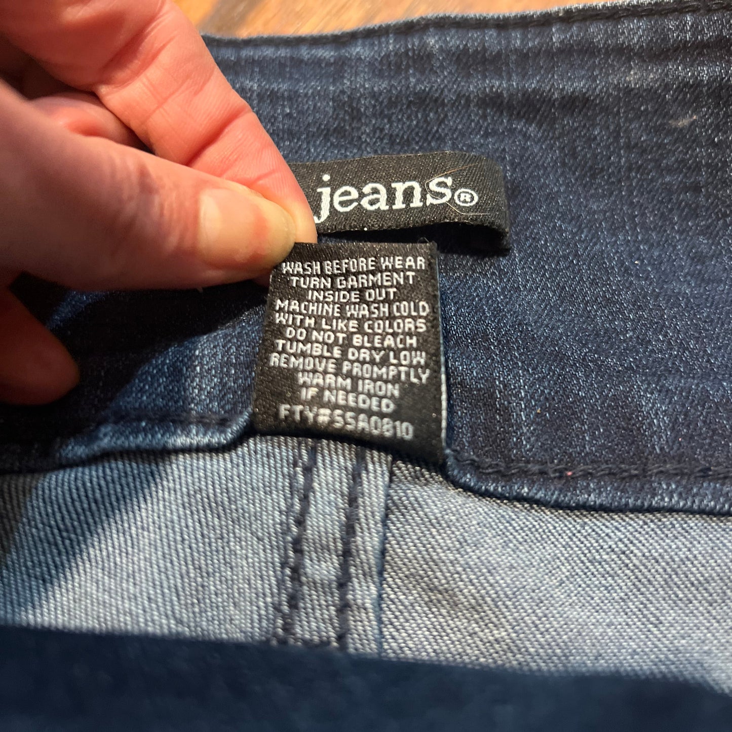 D. Jeans Classic Dark Blue Jean Shorts – Size 6