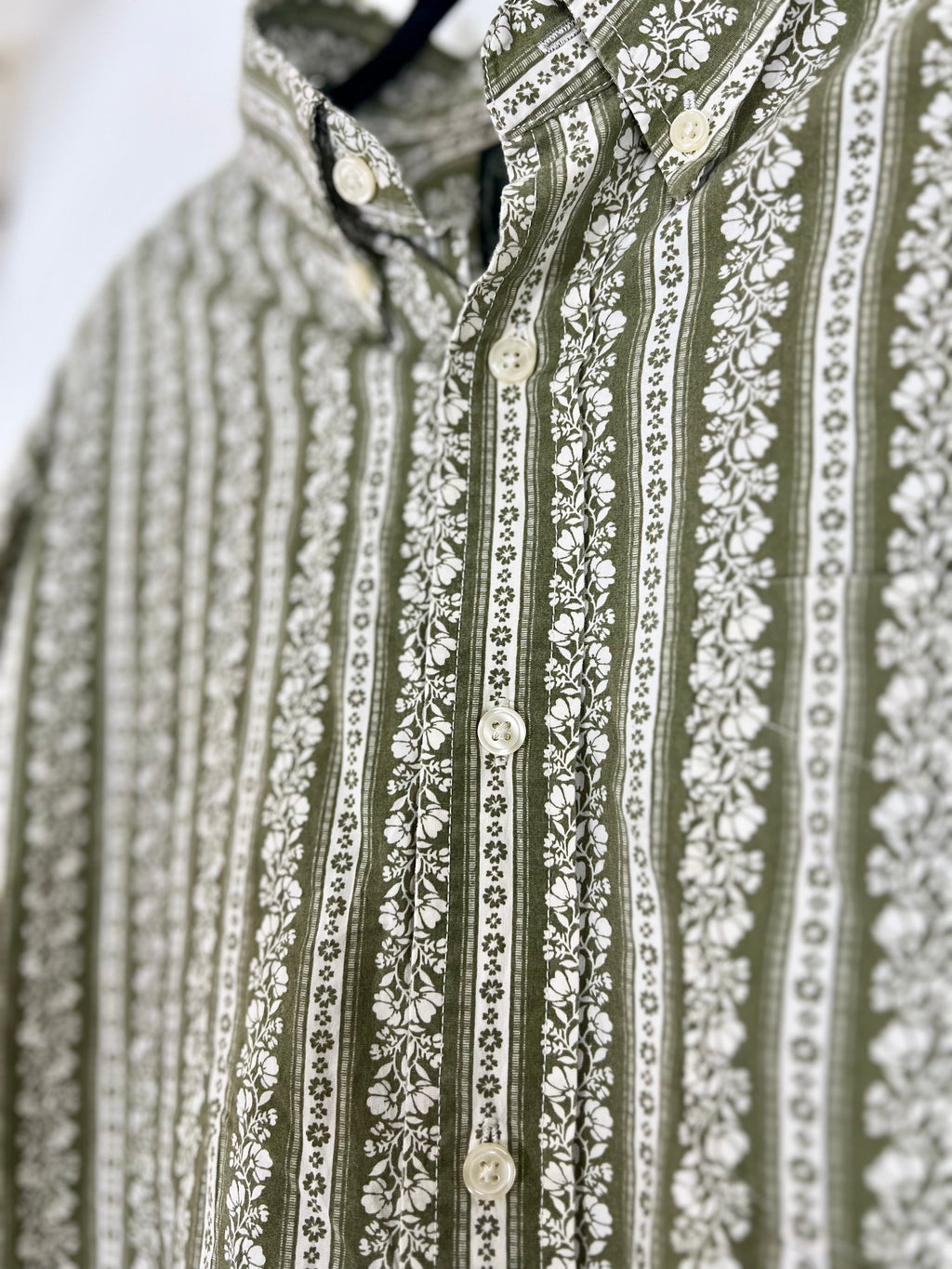 The LUCKY BRAND Men's Button-Down Green Floral Striped Shirt