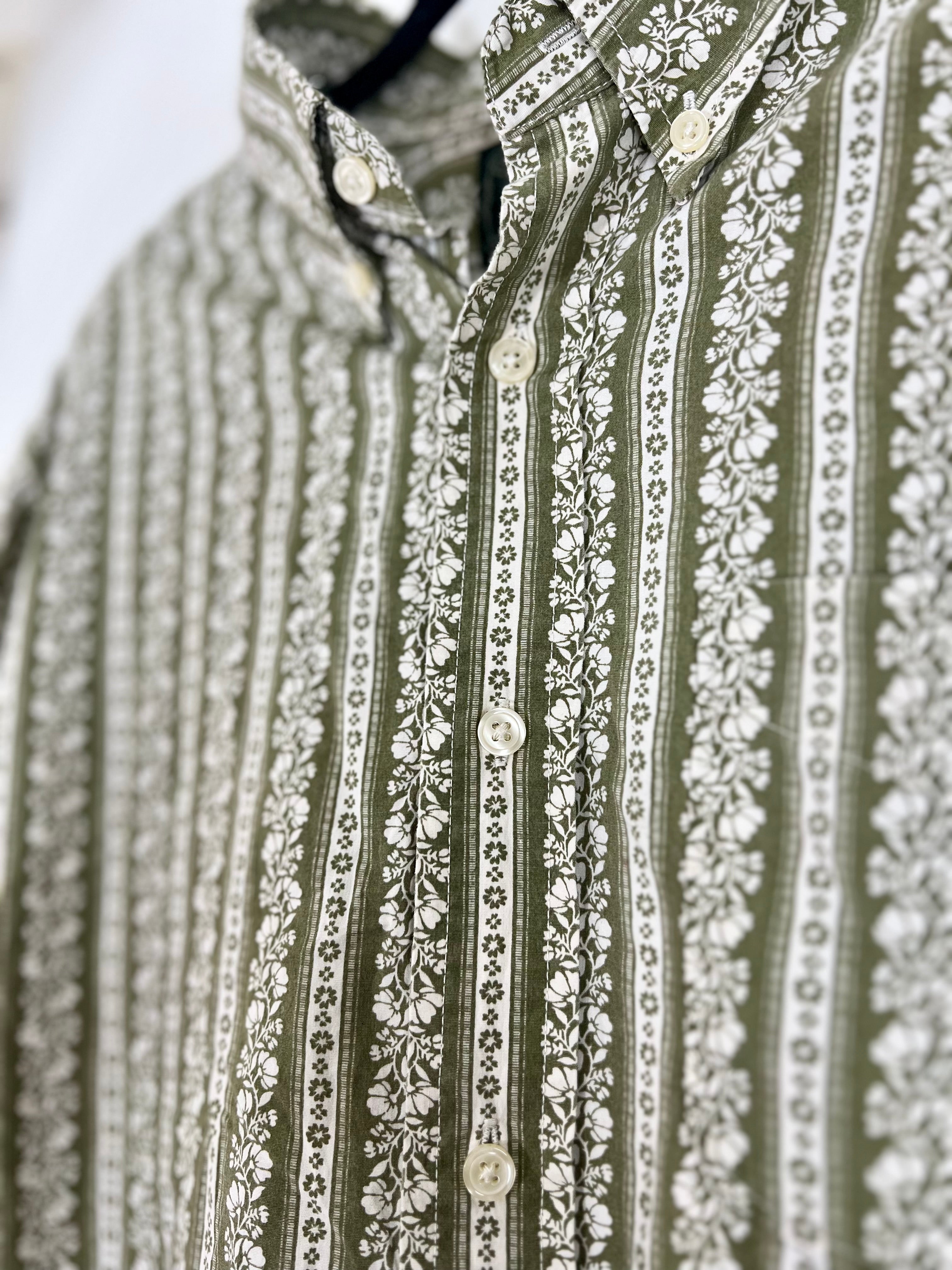The LUCKY BRAND Men's Button-Down Green Floral Striped Shirt