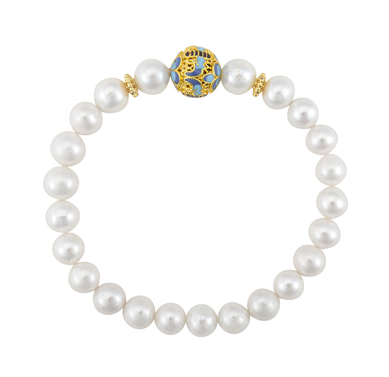 Pearl bracelet with a decorative clasp on a white background