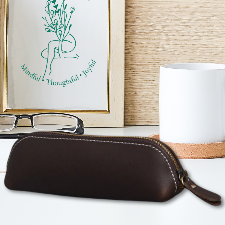 The Paavo Vintage-Style Leather Travel Case