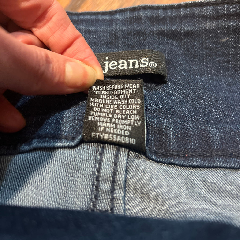 D Jeans Classic Dark Blue Jean Shorts – Size 6