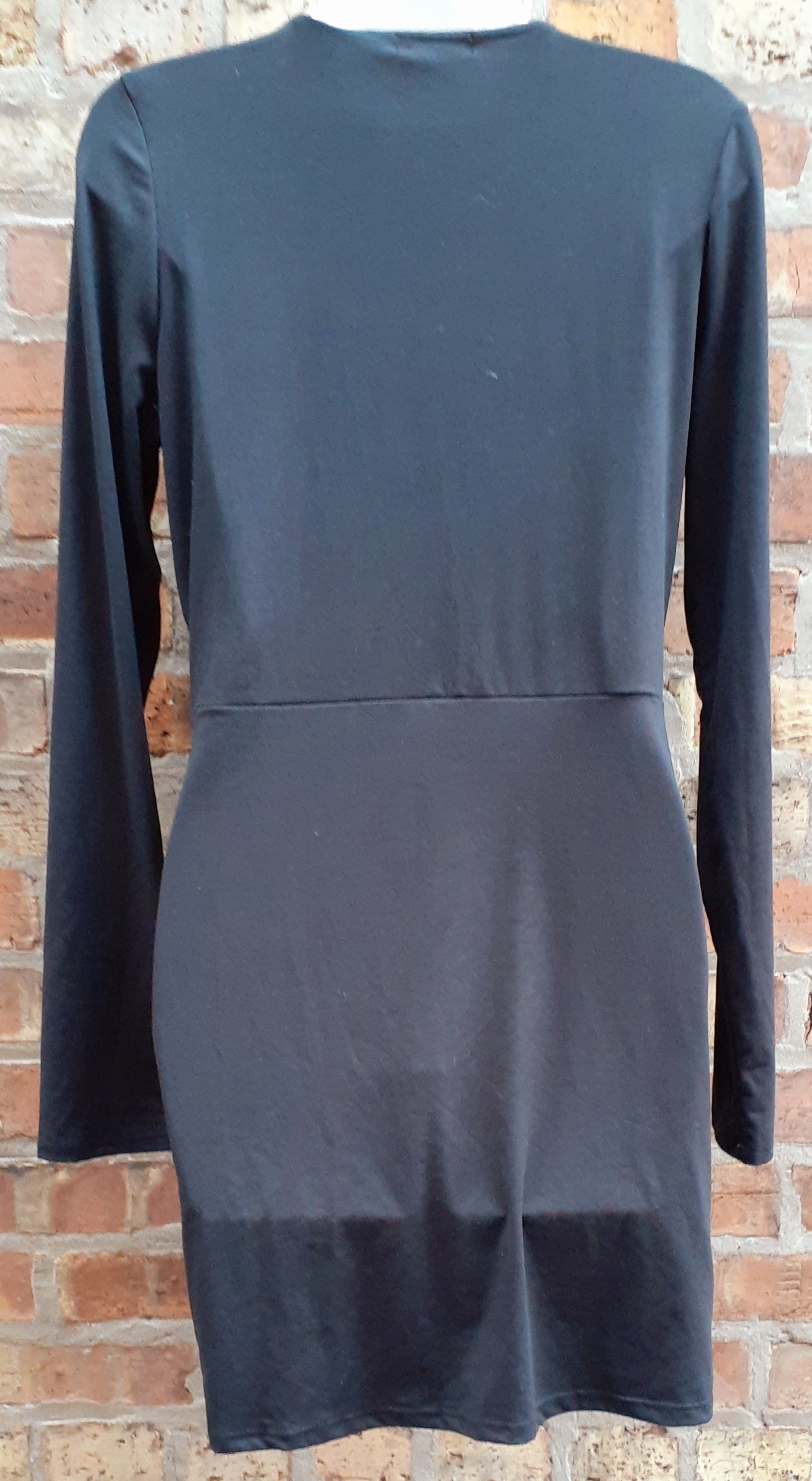 New Pre-Owned Low Plug Black Knit Mini Dress – Size L