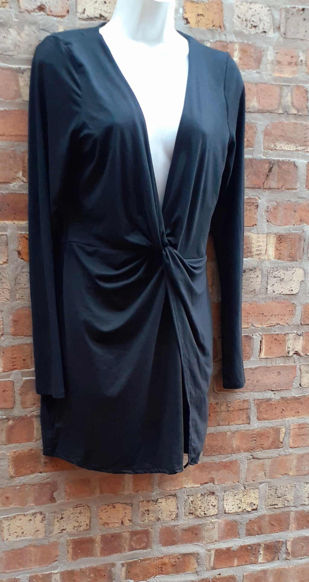 New Pre-Owned Low Plug Black Knit Mini Dress – Size L