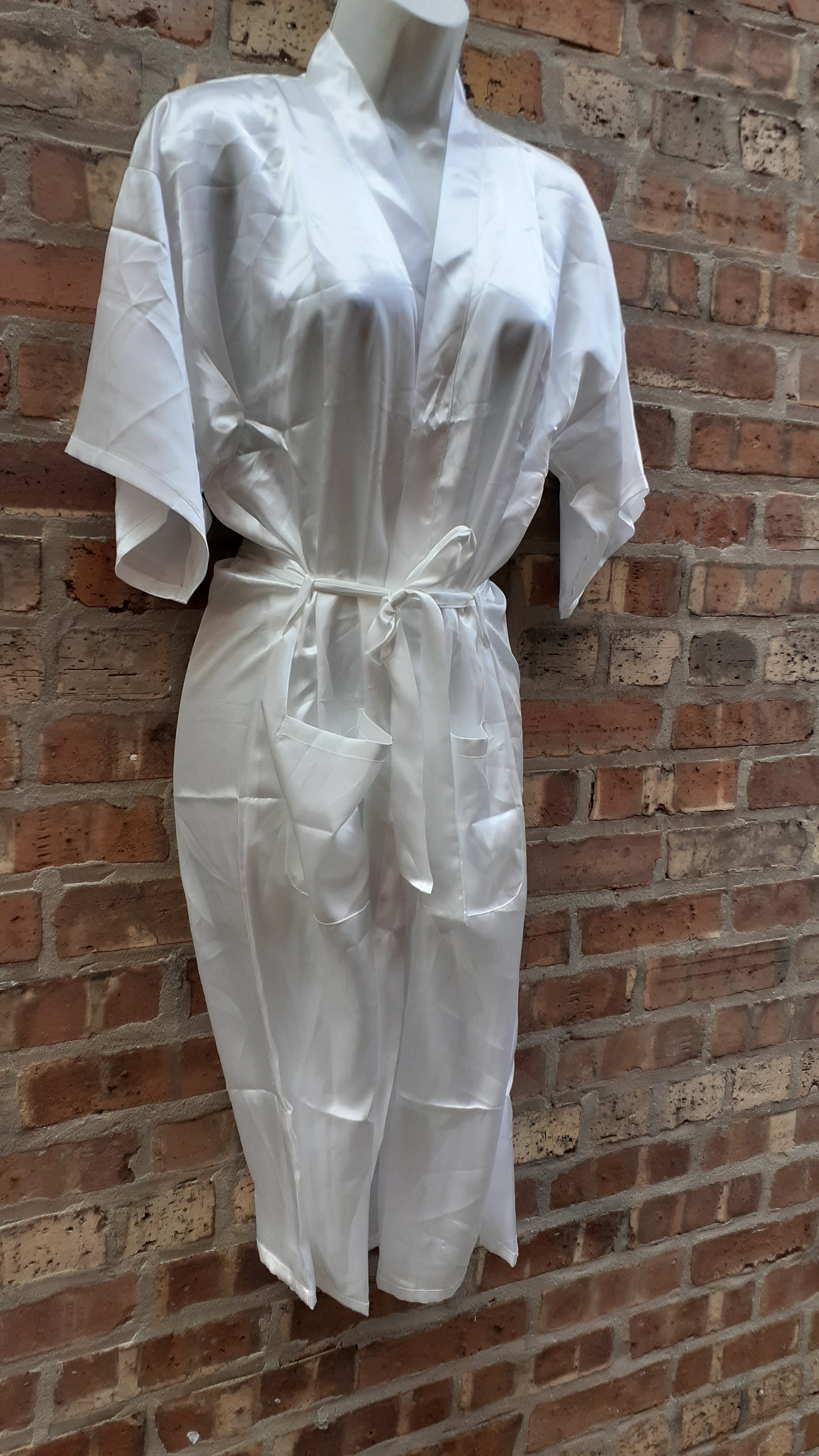 Vintage White Satin Kimono Robe – Size XL/XXL – New In Package