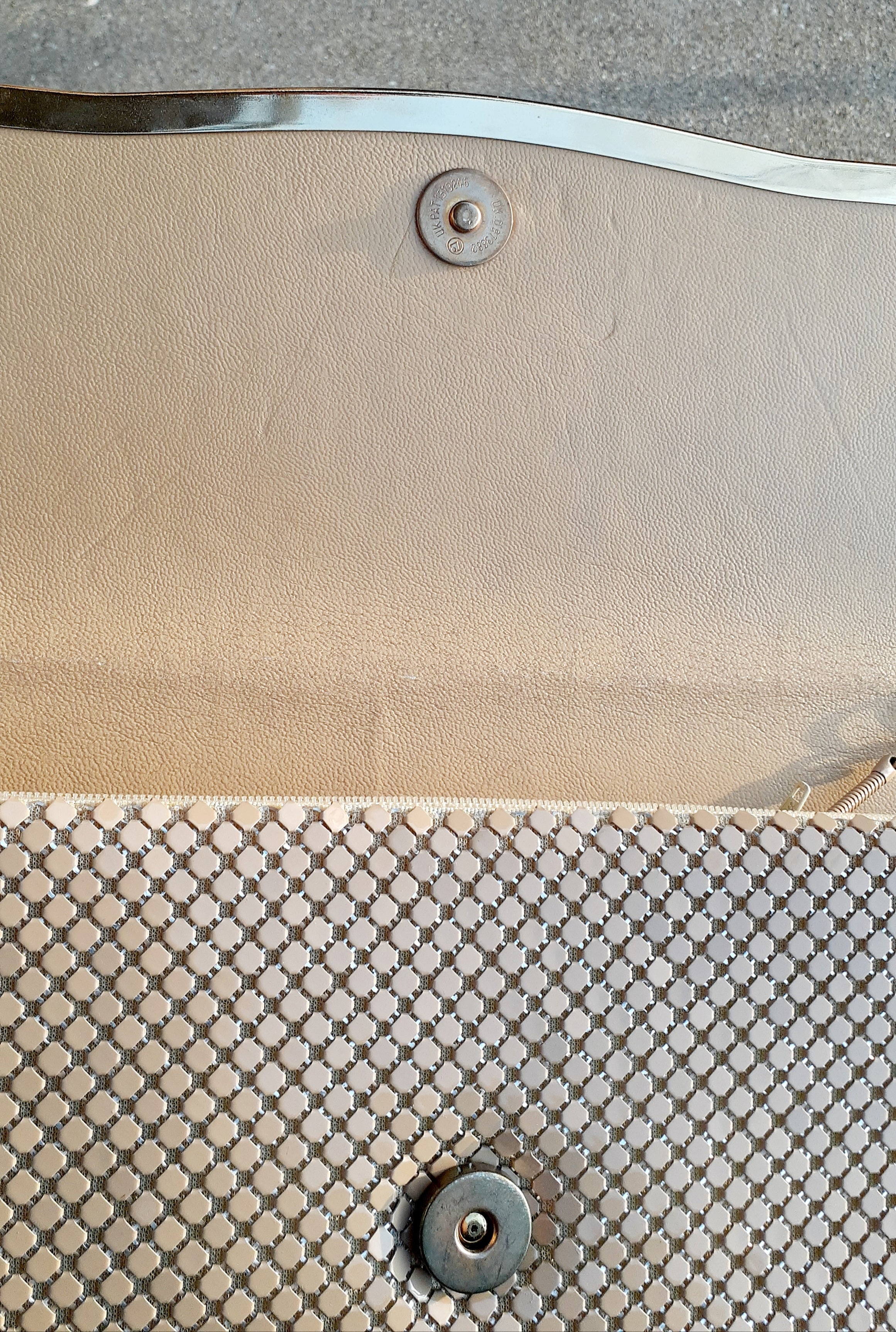 Vintage Mesh Metal Clutch (1980s) – Nude