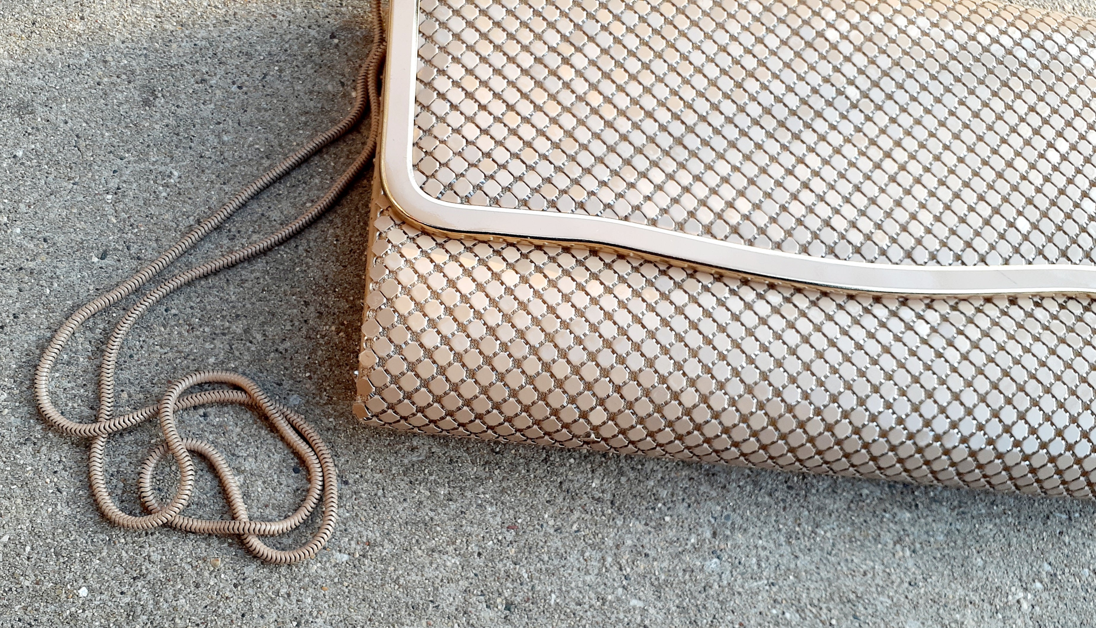 Vintage Mesh Metal Clutch (1980s) – Nude
