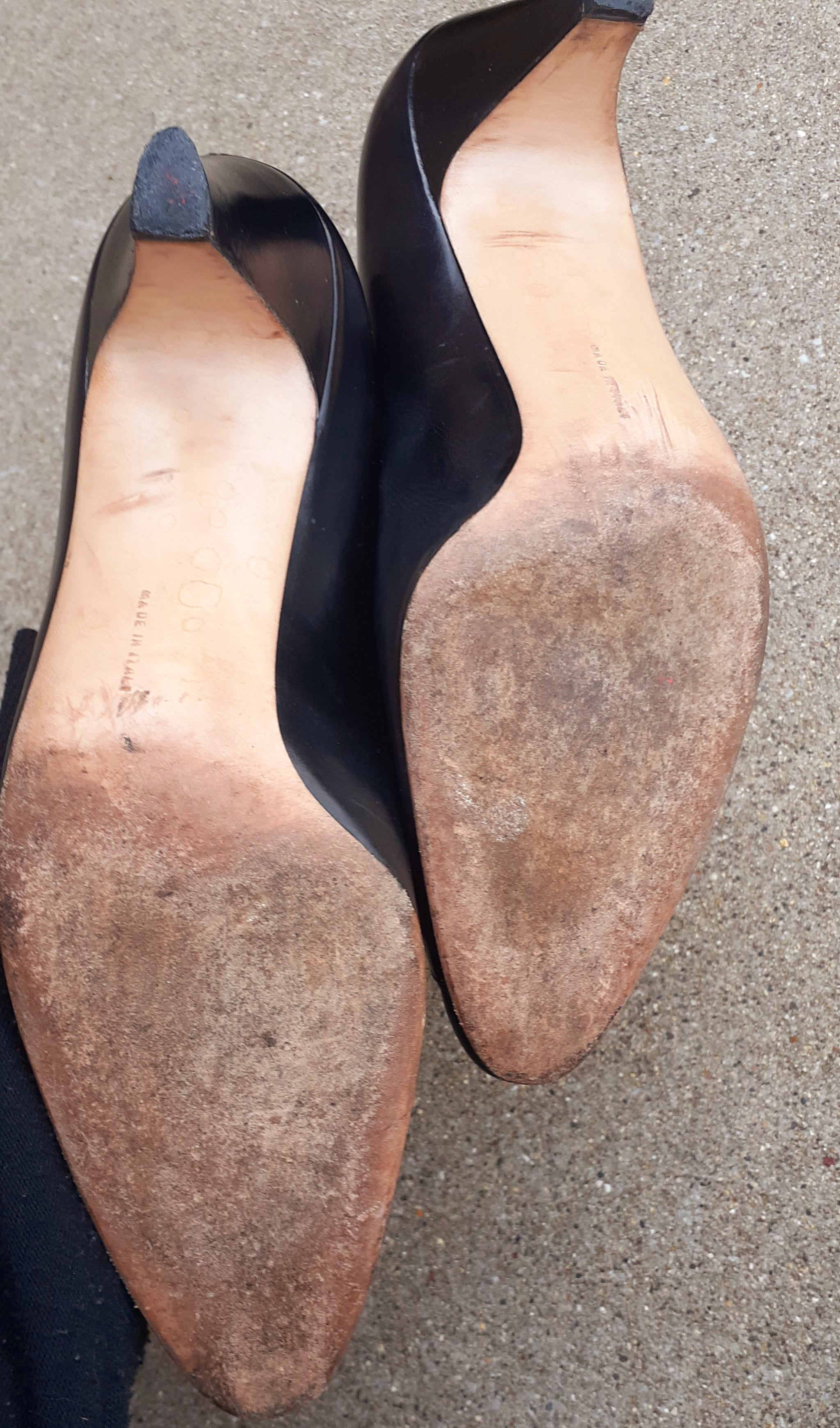 Vintage Salvatore Ferragamo Black Leather Pumps – Size 8