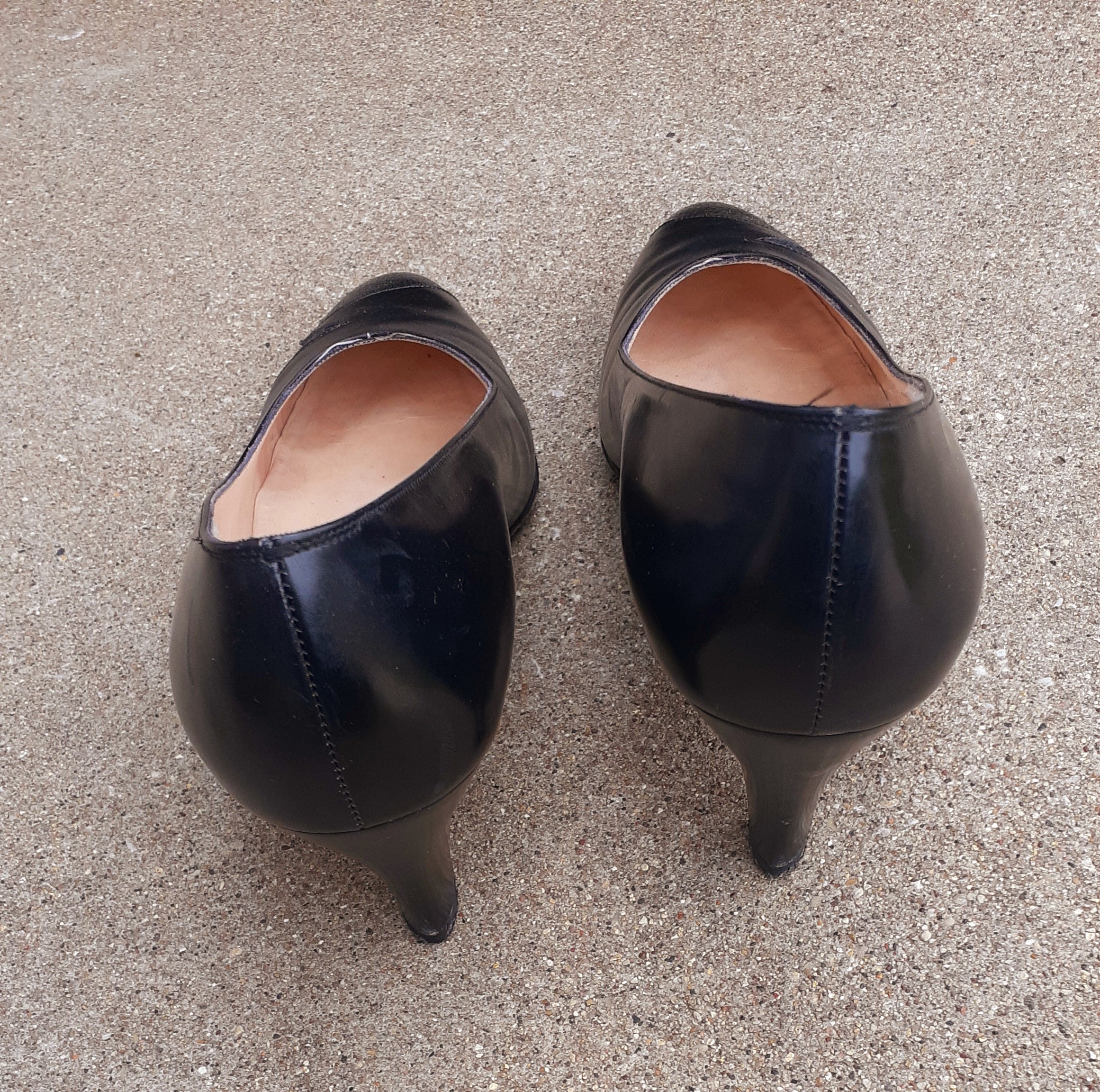 Vintage Salvatore Ferragamo Black Leather Pumps – Size 8
