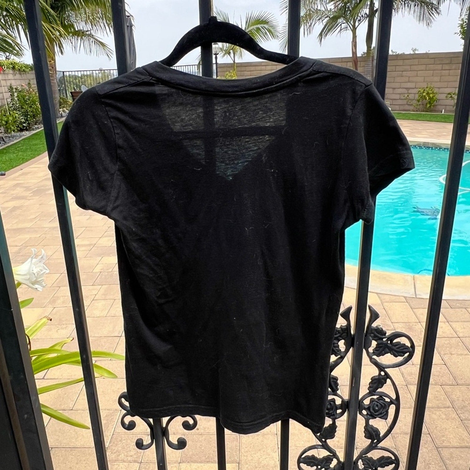IMKING Edgy Woman with Blindfold Women’s V-Neck Pre-Loved Tee
