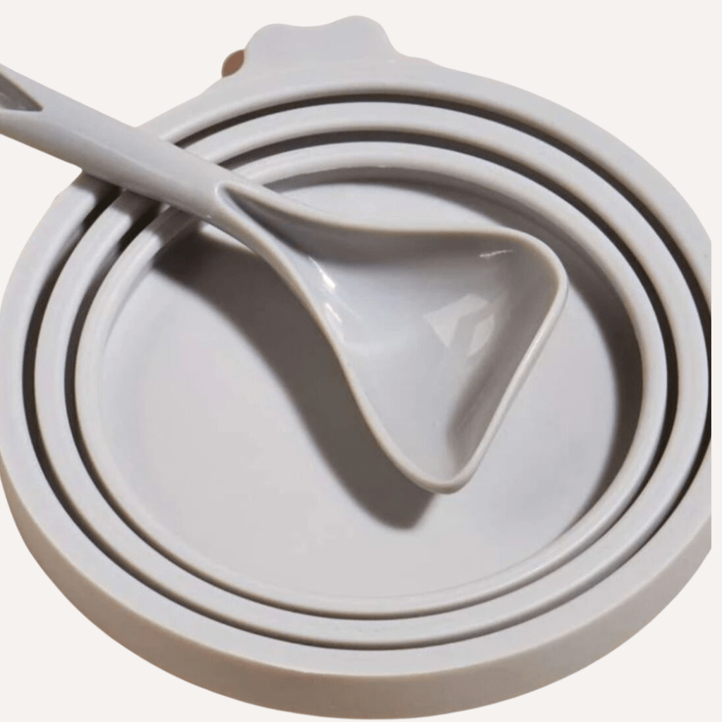 Pet Food Saver Lid with Spoon - BPA-Free Silicone, Keeps Food Fresh